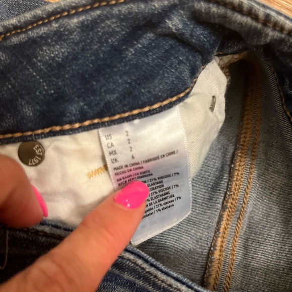 New AMERICAN EAGLE DENIM HI RISE SHORTIE STRETCH SHORTS DISTRESSED FRAY
Size 2 - Picture 5 of 6